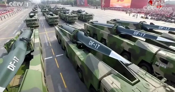 中國的東風-17導彈被懷疑是高超音速武器的一種，對歐美等國構成嚴重威脅。 (央視)