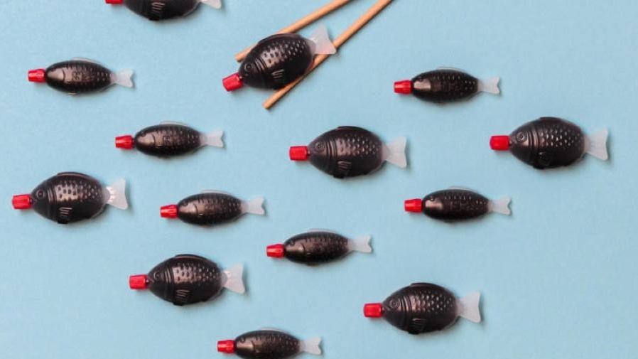 南澳下架！禁售壽司「小魚醬油瓶」背後的秘密的封面圖片