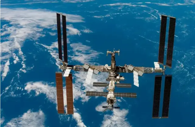 俄羅斯國家航太集團與美國太空總署（NASA）近日達成共識，國際太空站（ISS）的工作壽命將至少延長至 2028 年，並計劃於 2030 年前後完成歷史使命，採取可控方式離軌，安全墜入南太平洋預定海域。 (網絡圖片)