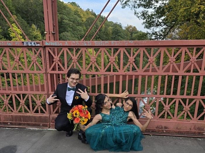 Carmen 同 Lupita 着咗件祖母綠閃衫，唔穿傳統婚纱，夠晒有性格！（來源：@網絡）