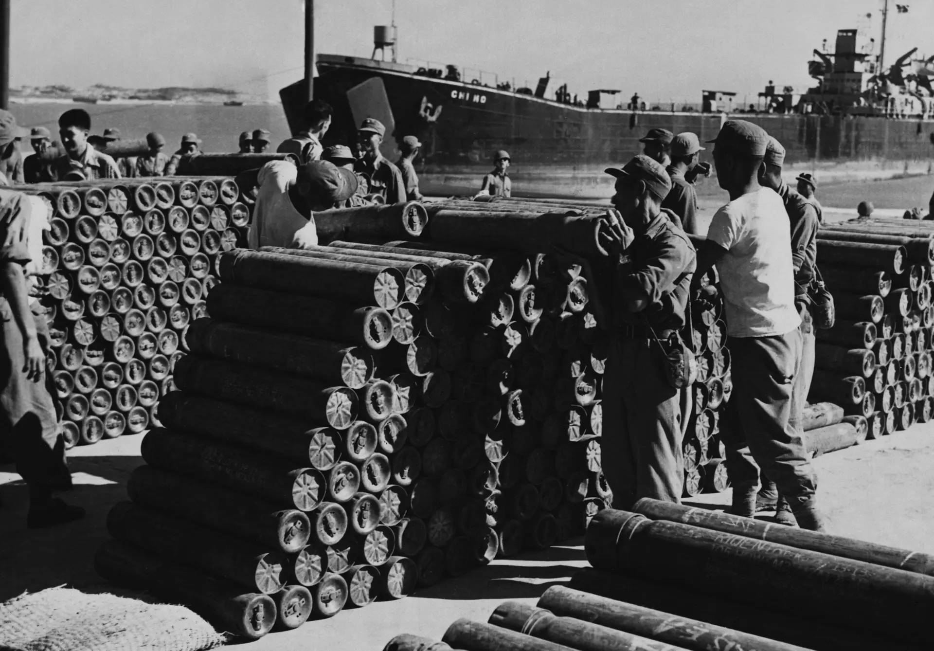 美國馬上供應金門守軍八吋和240mm的重型火炮加上空對空的響尾蛇飛彈。(圖: 網絡翻攝)