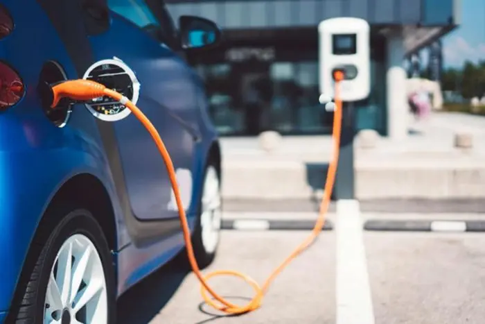 新能源汽車參與車網互動放電價格機制。新能源車當「充電寶」每度電能賺0.85元。
