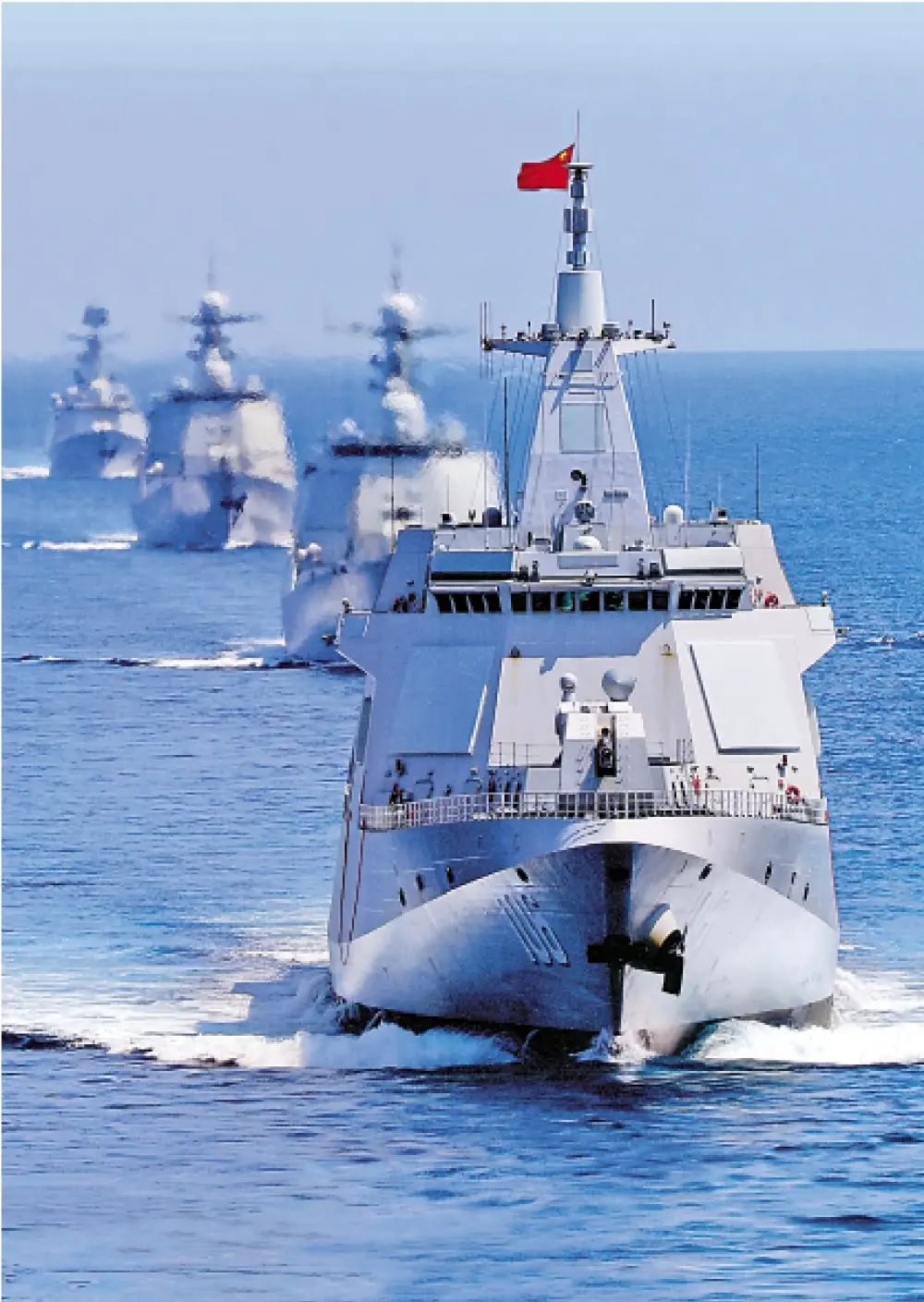 在052D型驅逐艦基礎上打造055型驅逐艦，綜合作戰性能更加強悍，安裝著雙波段有源相控陣雷達、桅桿一體化綜合射頻系統，是中國海軍走向遠洋的標誌性戰艦。（資料照片）