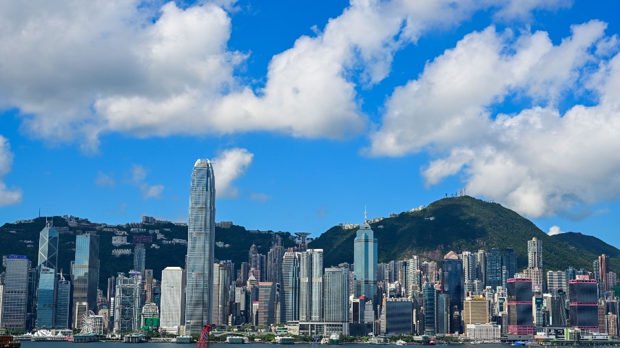 香港營商環境 2025：境外企業近萬家、綠色債券亞洲第一！的封面圖片