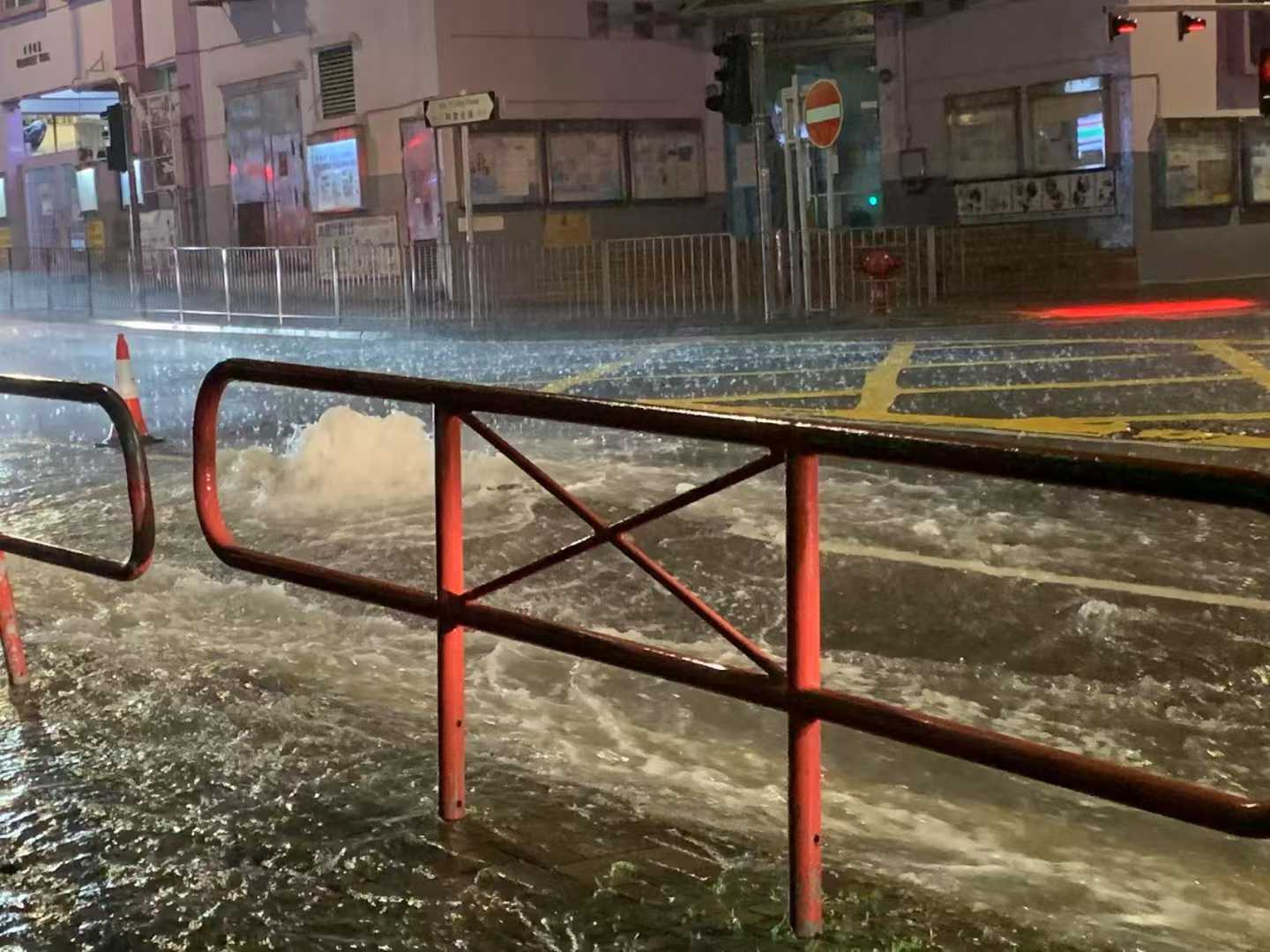 和宜合道近寶星中心爆水喉