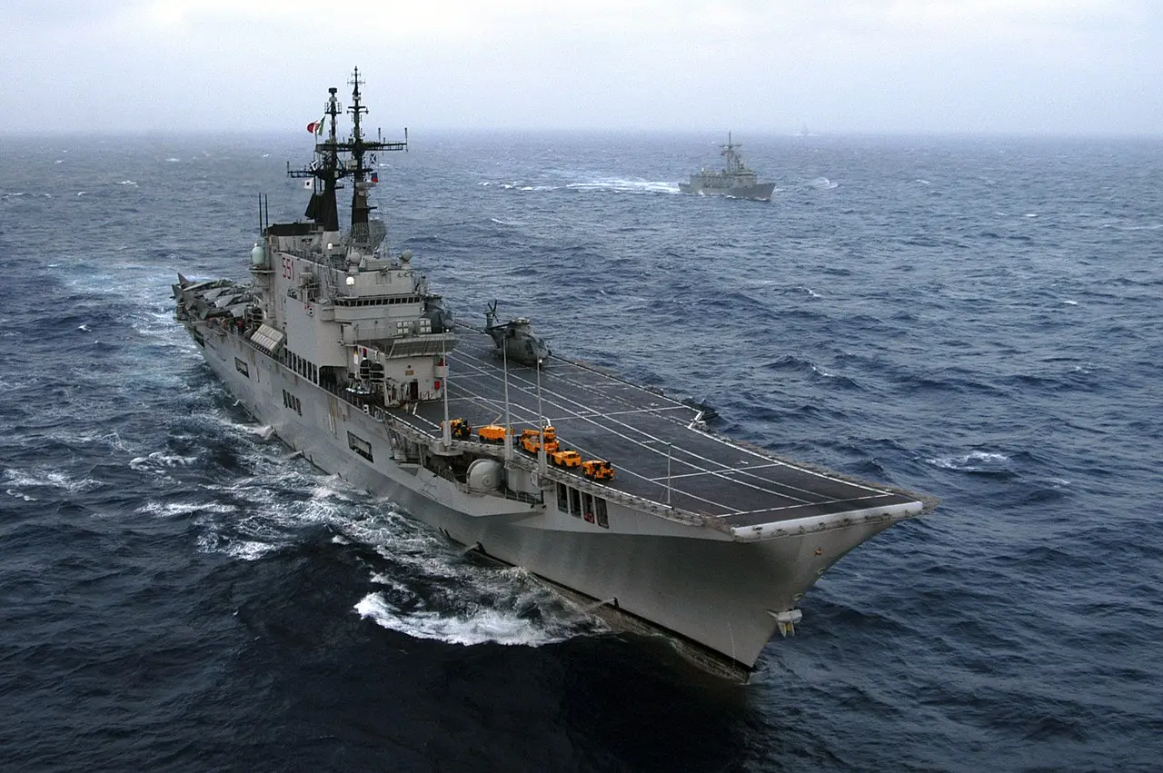 義大利「加里波底號」輕航艦 （義大利海軍）