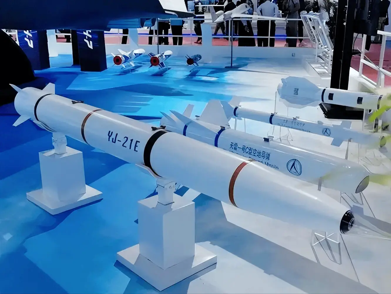 中國擁有包括鷹擊-21等在內的高超音速反艦導彈，具備高機動性、全程高超音速飛行及末端極高速度，能有效威懾美國航母戰鬥群。(資料圖片)