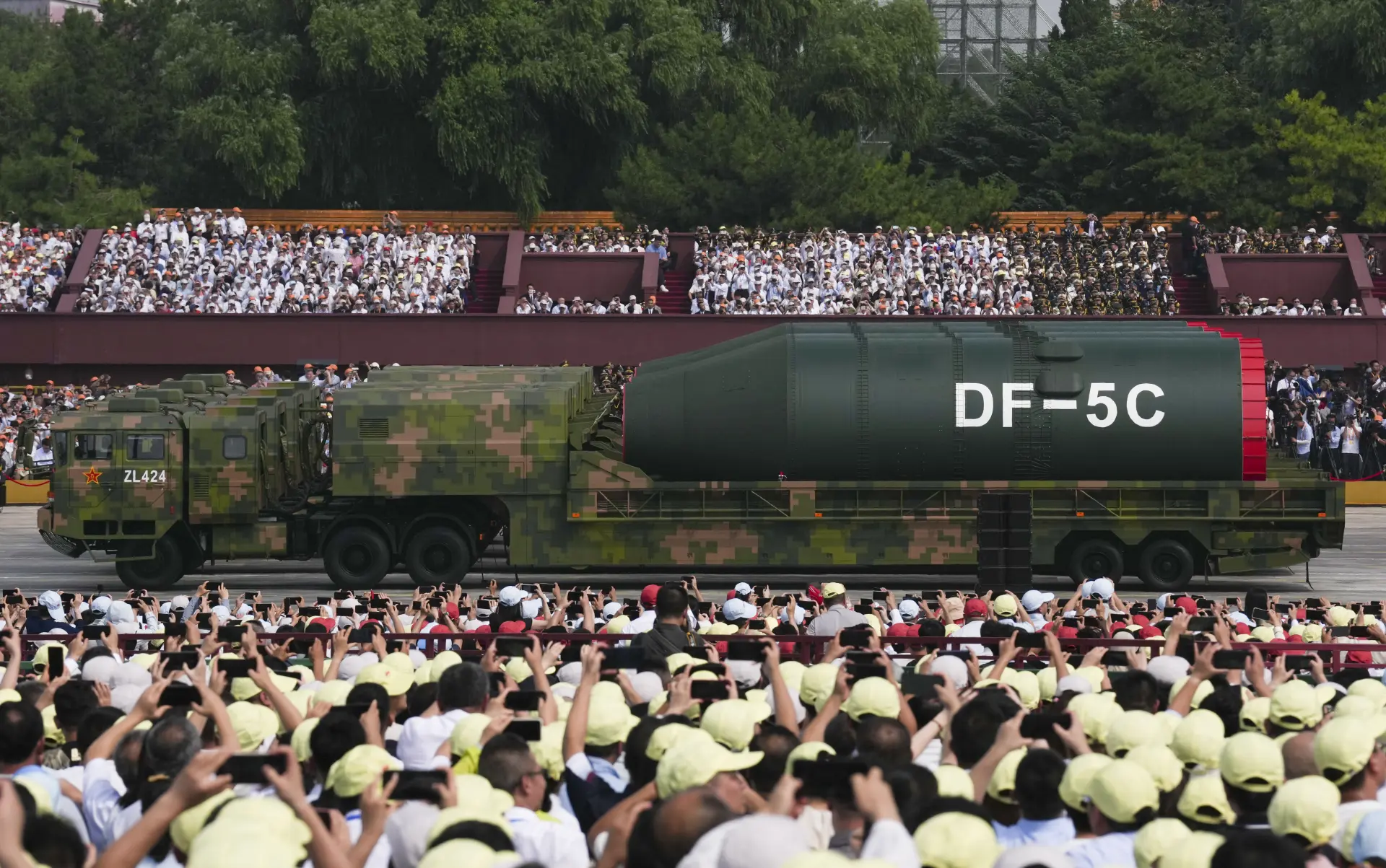 「三位一體」的核打擊體系的雛形—包括東風 – 5 C液體洲際導彈。(新華社)