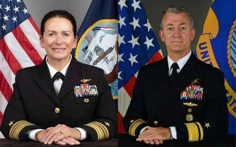 遭拔官的海軍後備部隊司令拉蔻兒中將（左）與海軍特種作戰司令桑茲少將（右）。兩人於22日同日去職，原因不明。（圖：美國海軍）