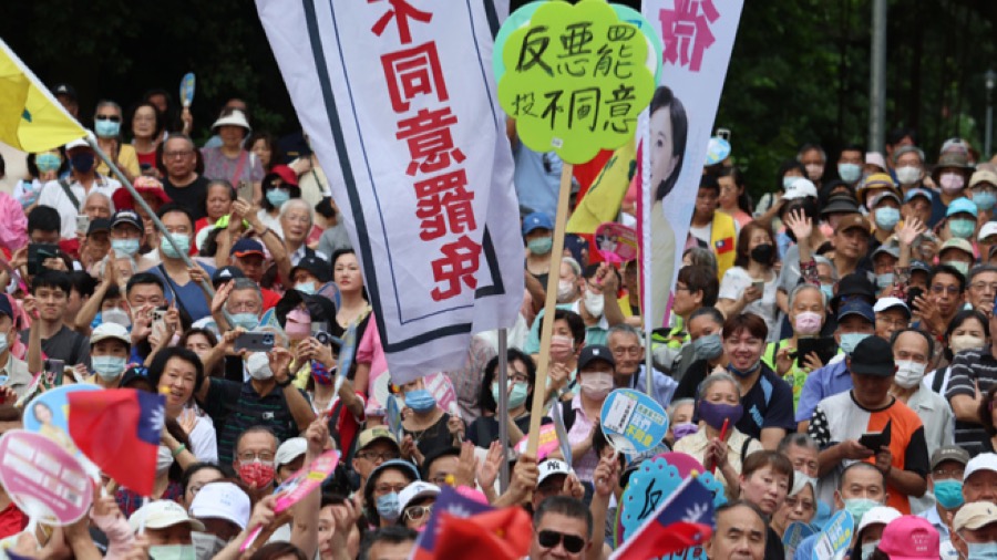 台灣大罷免大失敗　國民黨24立委、民眾黨1市長成功挺過的封面圖片