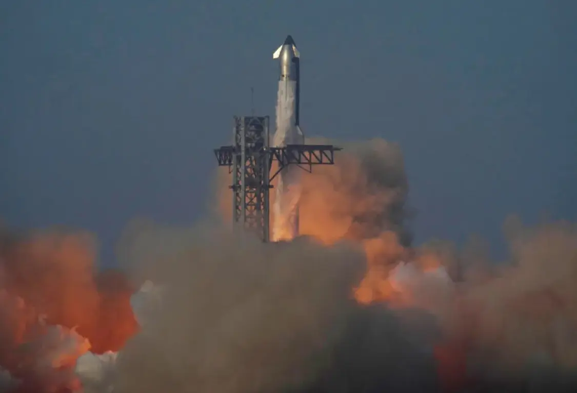 5月27日，美國太空探索技術公司新一代重型運載火箭「星艦」在得克薩斯州實施第九次試飛。新華社/美聯