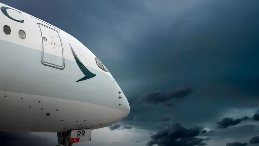 2025最強颱風樺加沙！香港機場罕見關閉逾 20 小時，國泰航空為何能扛住？的封面圖片