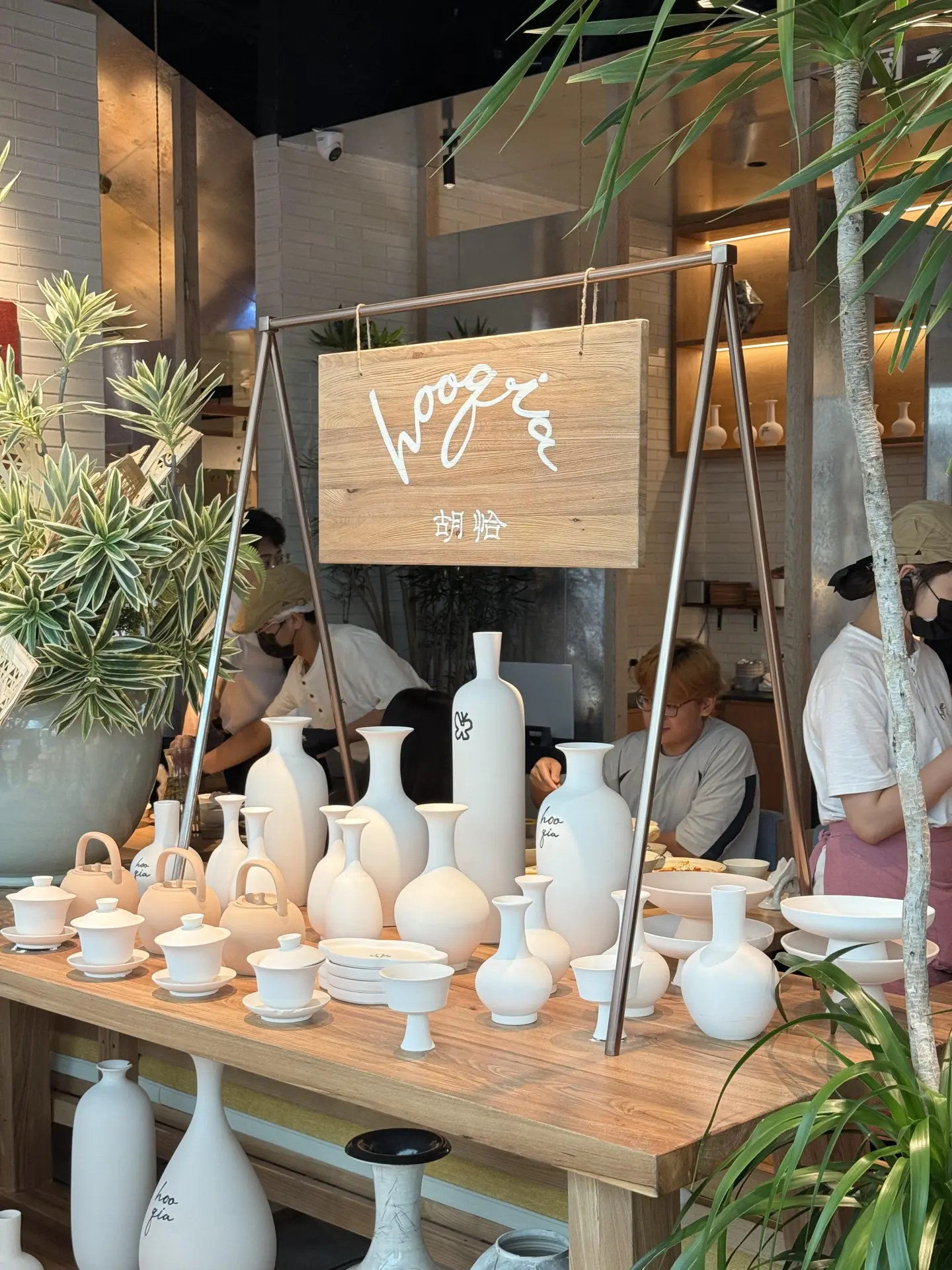 胡恰・景德江西菜（羅湖萬象城店），這家簡直是被低估的寶藏。環境與味道雙在線，性價比還超高，吃過一次就想囤上十張代金券。（來源：小紅書）