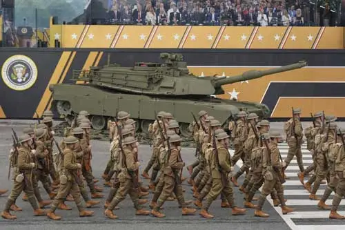 今年美國6月舉行的美陸軍建軍250週年暨特朗普 79歲誕辰閱兵式辦得一塌糊塗（網上照片）