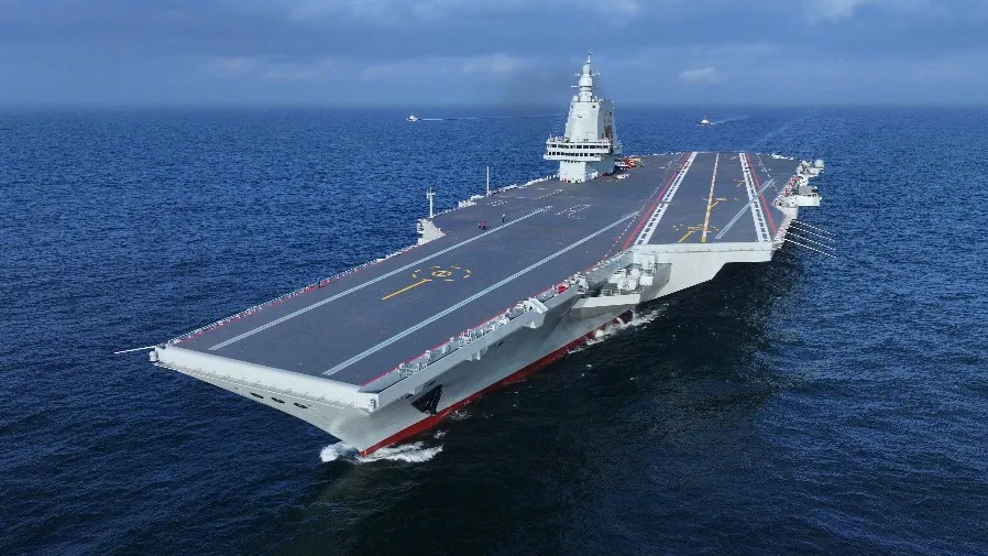 福建艦穿越台灣海峽 中國三十年航母發展的歷史里程碑的封面圖片