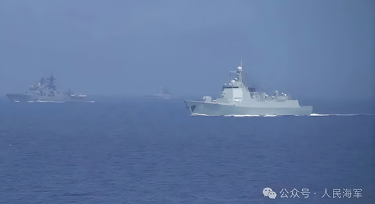 中俄海軍艦艇組成混合編隊，駛向任務海域 孫晨旭 攝
