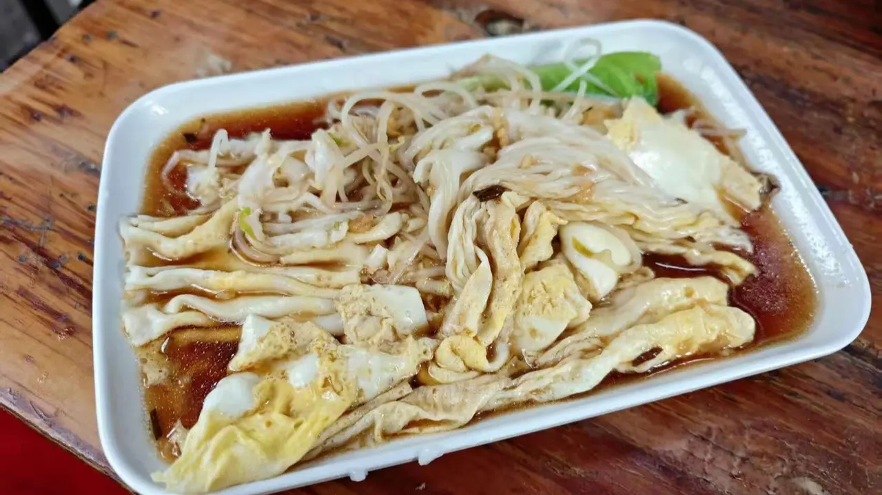 80元一斤的香菇做腸粉，只賣2元？！深圳76歲店主：捨不得漲價。（來源：口米口米@小紅書）