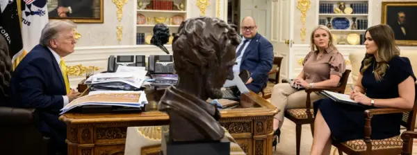 特朗普接受《每日通訊》（The Daily Caller）採訪 (白宮網站)