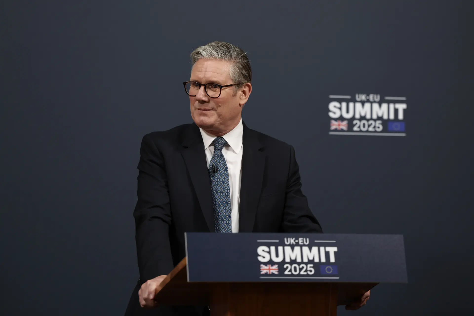 英國首相施紀賢宣布，政府計劃推出強制性數碼身份證「Brit Card」，規定所有合法在英工作人士必須持有。(圖：新華社)