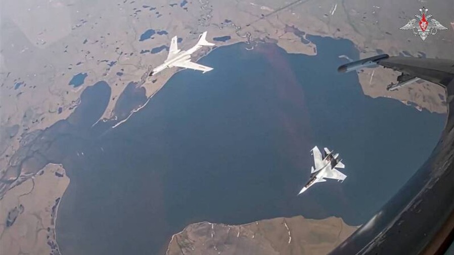 解放軍轟炸機2024年逼近阿拉斯加 展示三位一體核打擊能力的封面圖片