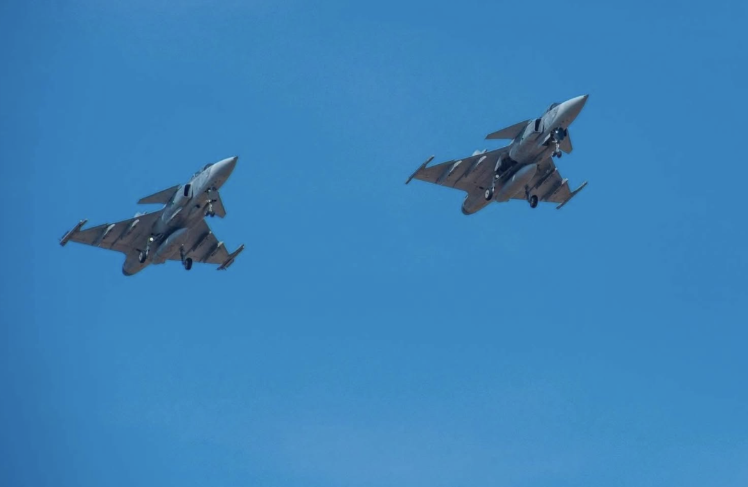 泰軍出動F-16戰鬥機與「鷹獅」戰鬥機。（泰媒）