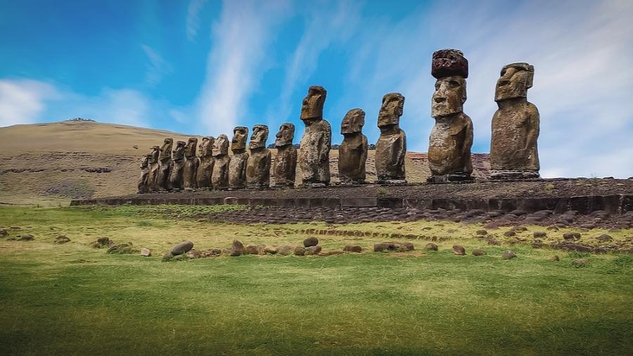 800年孤島傳說將被改寫？復活節島湖底新摩艾現身的封面圖片