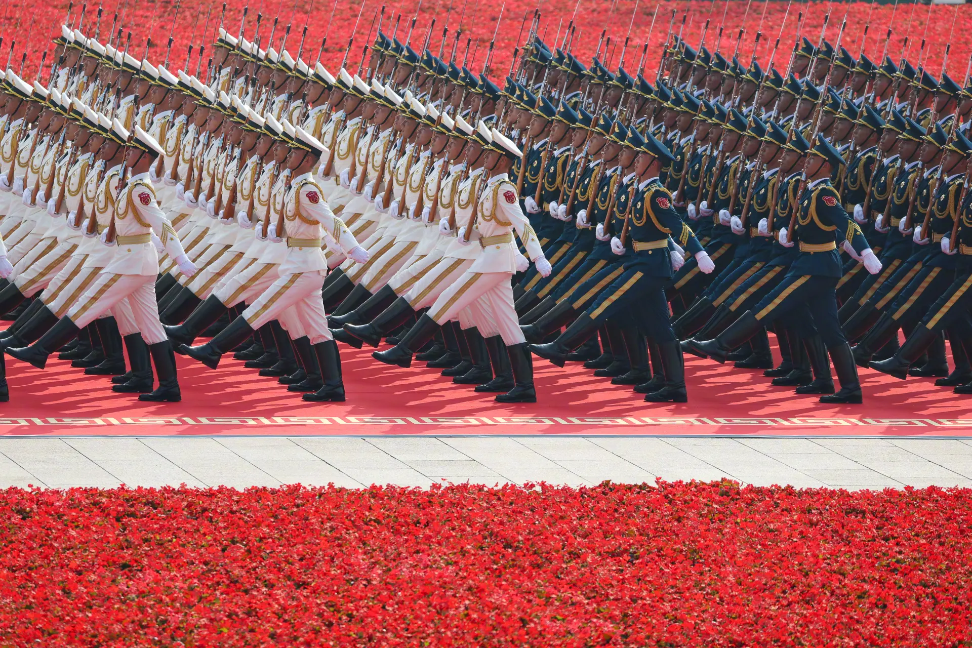 中國大陸此次舉行的盛大閱兵，不是炫耀軍力，而是要提醒世人，和平的代價是無數先烈用血肉換來的。(新華社)