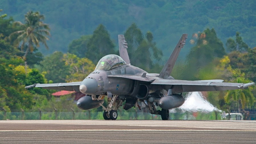 F/A-18「超級大黃蜂」戰機接連墜毀 「捅了黃蜂窩？」的封面圖片