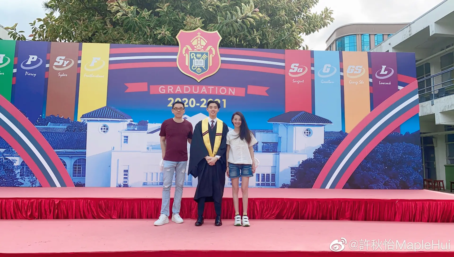 王書麒與許秋怡早已結為夫婦，並育有一子王綽枬，品學兼優畢業於拔萃男書院，曾考獲全級第一，現時在澳洲升讀大學。(圖：許秋怡MapleHui@微博)