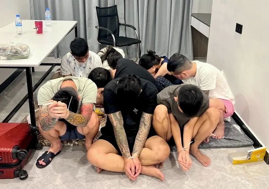 當地時間2025年7月16日，柬埔寨金邊，柬埔寨警方突襲一處詐騙中心。（網上圖片）