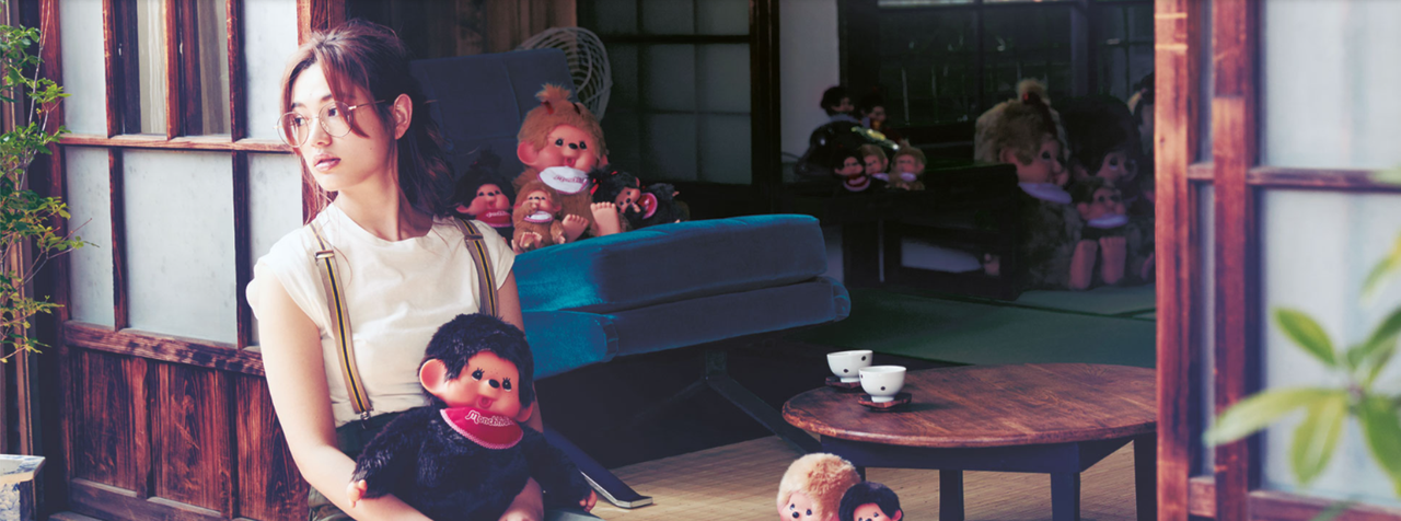 最近，Lisa 的「新歡」卻變成了日本 Sekiguchi 公司推出的 Monchhichi，也就是我們熟悉的蒙奇奇公仔啦！（來源：monchhichi.shop）