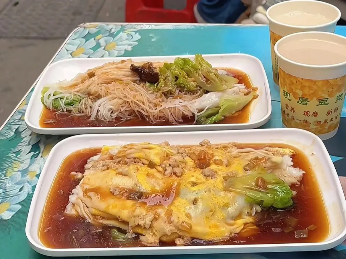 80元一斤的香菇做腸粉，只賣2元？！深圳76歲店主：捨不得漲價。（來源：Chris有倆個胃@小紅書）