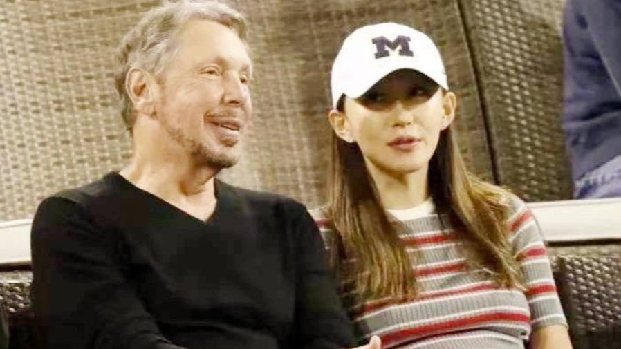 81歲世界新首富埃里森的六婚嬌妻，為何偏愛「不顯富」的運動穿搭？的封面圖片