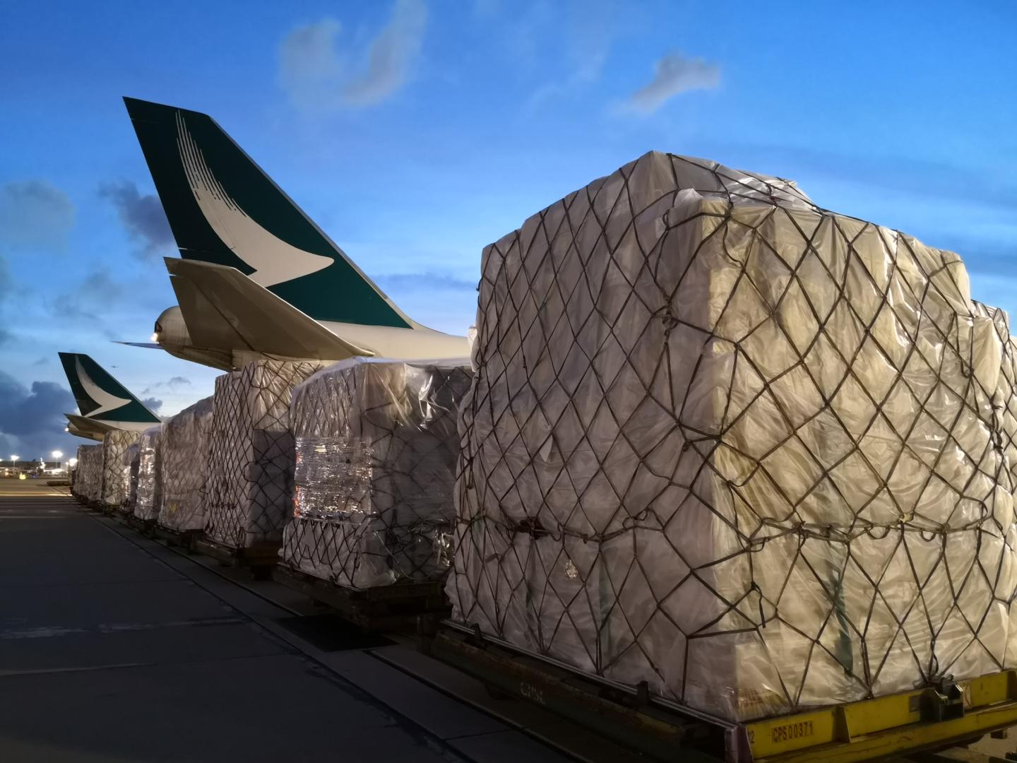 國泰上半年載貨量同比大增11.3%。(國泰航空官網)