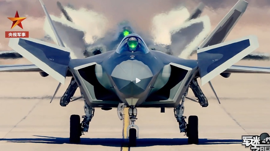 殲-20｢黑武士｣升級版雙座版料首亮相閱兵　媲美F-35的封面圖片