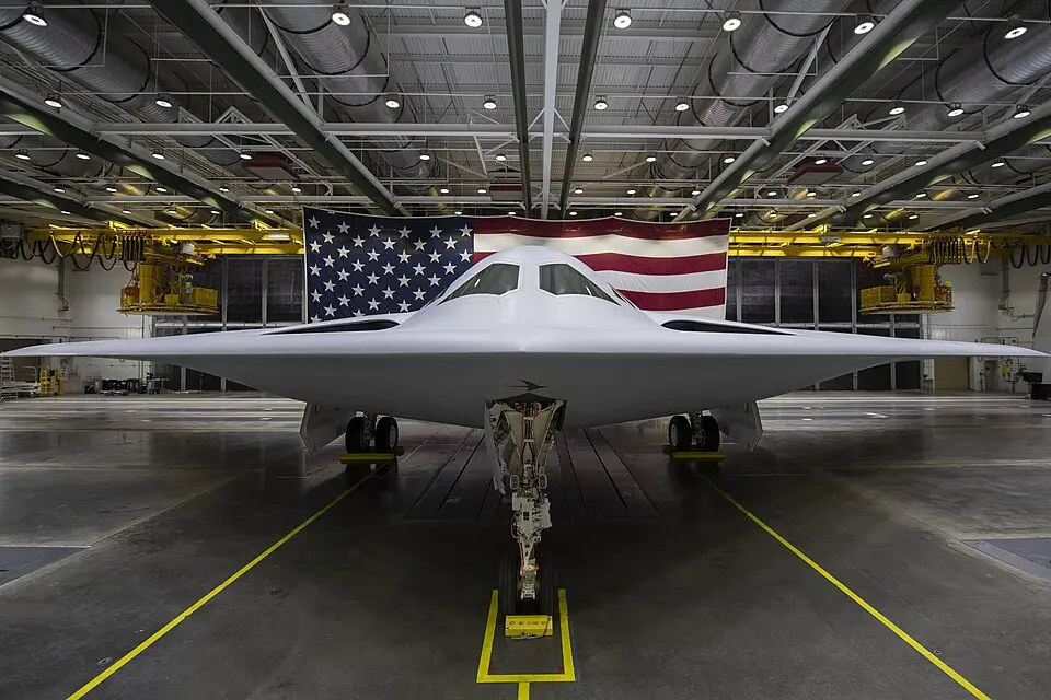 B-21戰略轟炸機在加州棕櫚谷的空軍42號工廠生產  (美國空軍)