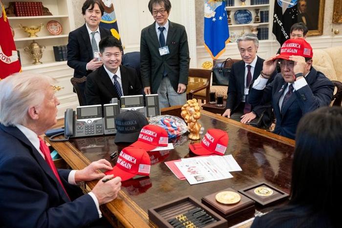 今年4月，日方談判代表赤澤亮正前往白宮會見特朗普。(資料圖片)