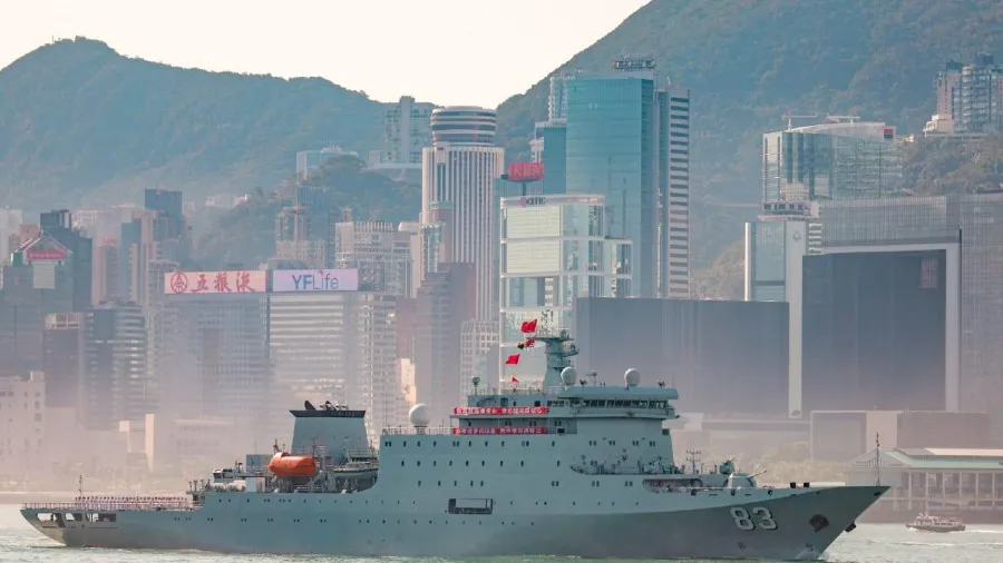 戚繼光艦沂蒙山艦訪港 經維港抵達昂船洲軍港的封面圖片
