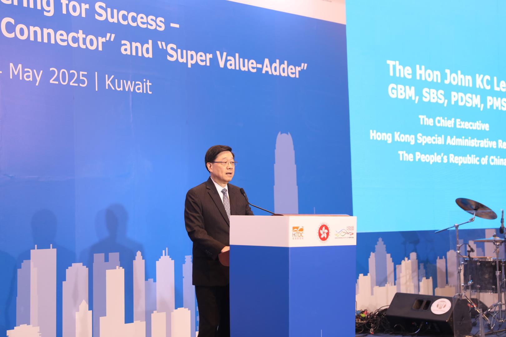 5月14日，中國香港特別行政區行政長官李家超在科威特首都科威特城發表演說。(新華社)