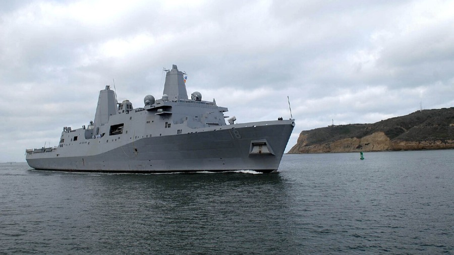 美軍兩棲船塢登陸艦日本沖繩狂燒15小時的封面圖片