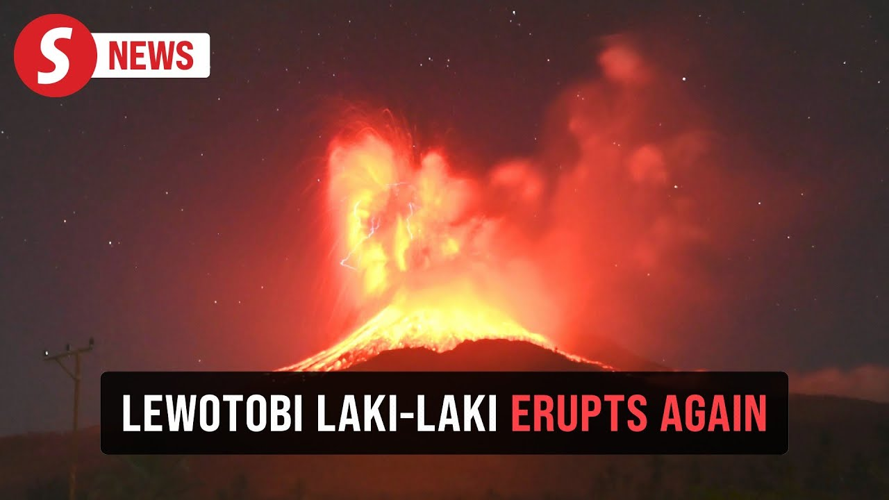 印尼勒沃托比火山（Lewotobi Laki-laki）連續兩天噴發，濃煙最高達18000米，伴火山雷奇景。（來源：The Star@YouTube）